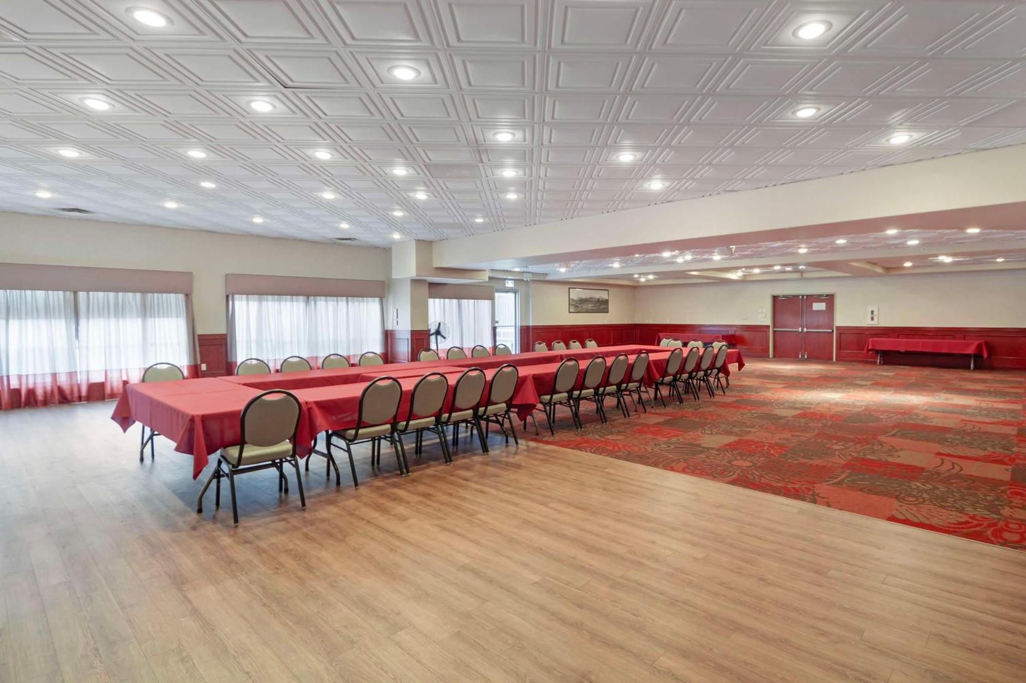 Best Western High Road Inn Edson Bagian luar foto
