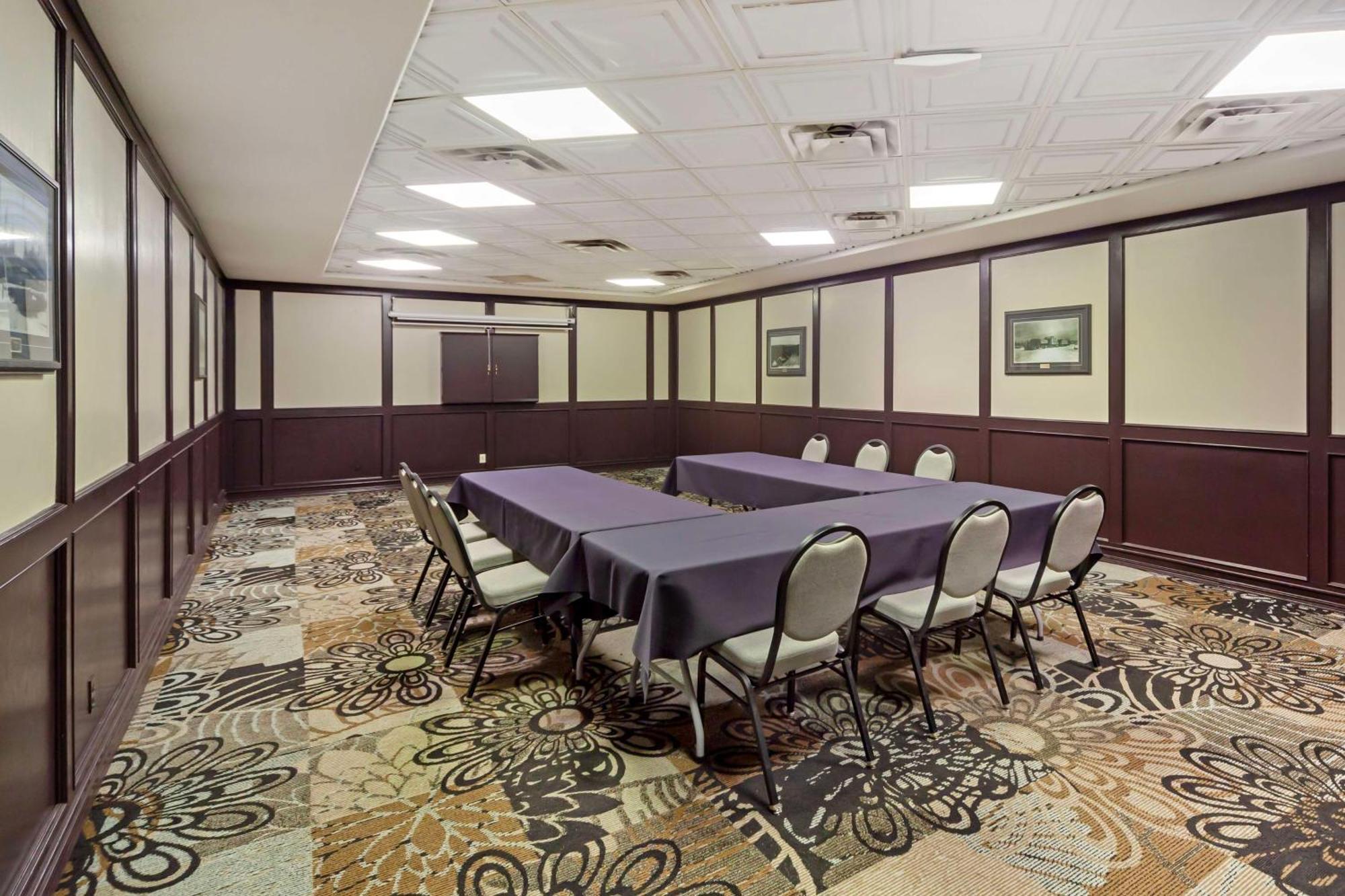 Best Western High Road Inn Edson Bagian luar foto