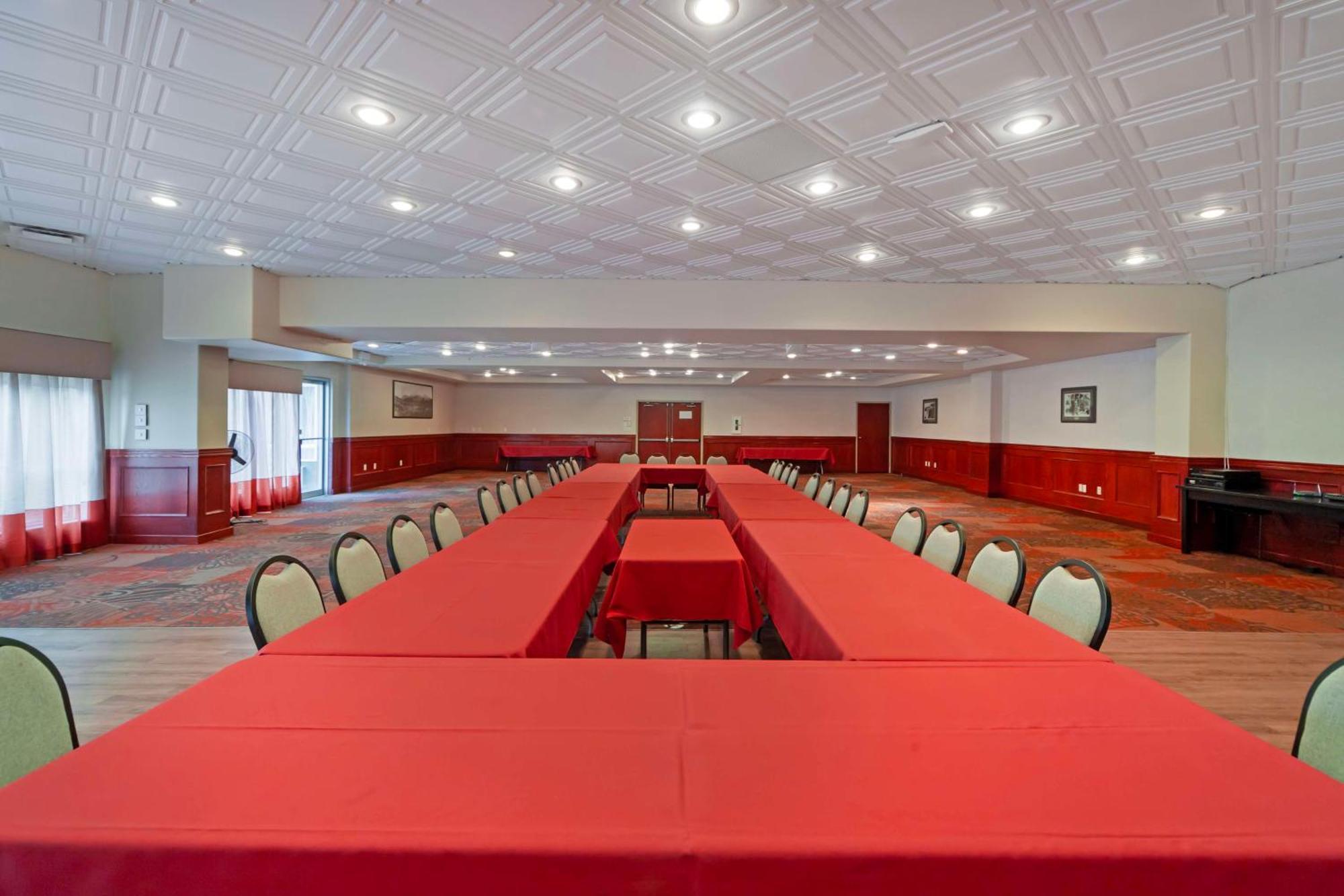 Best Western High Road Inn Edson Bagian luar foto