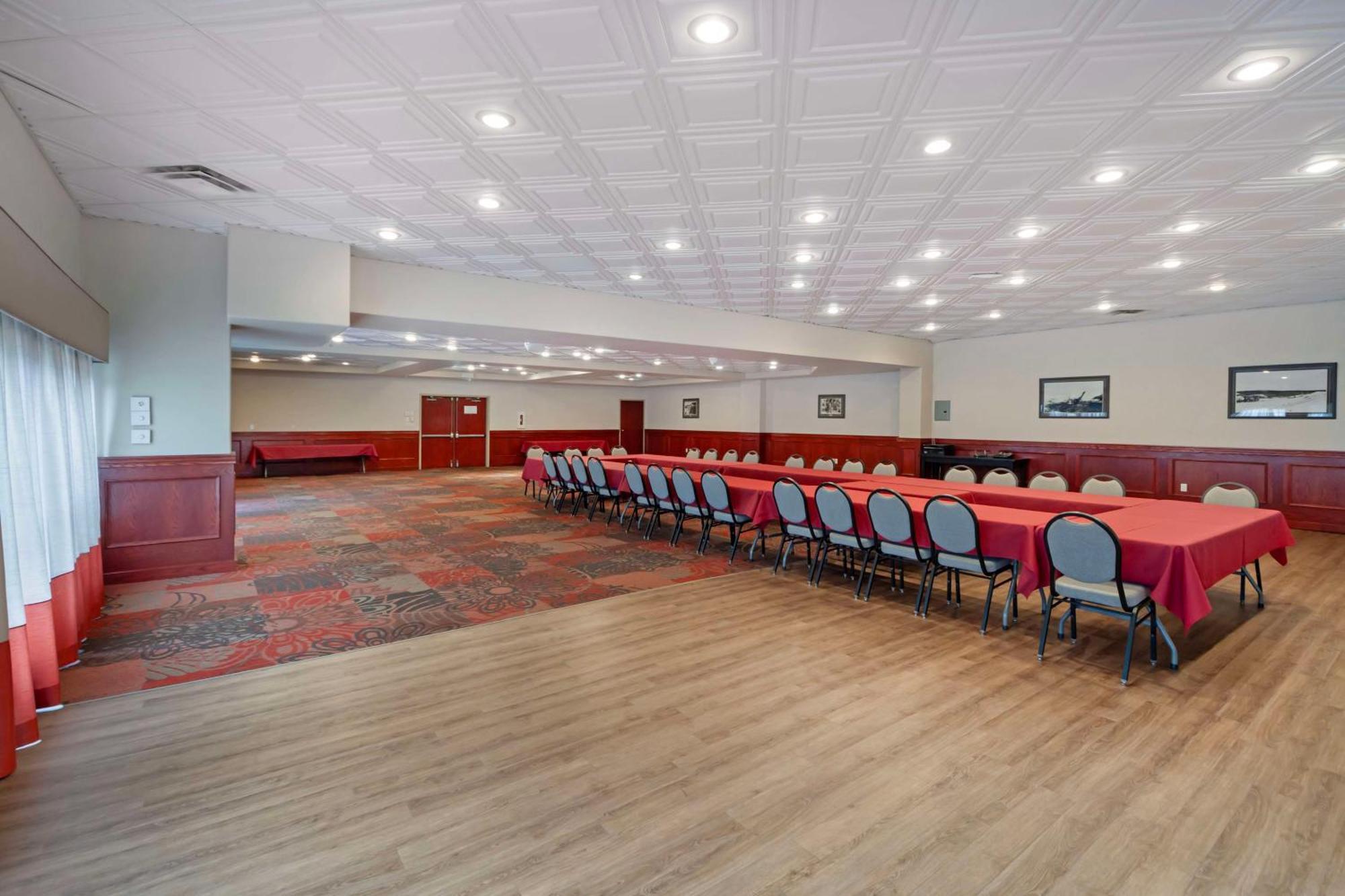 Best Western High Road Inn Edson Bagian luar foto